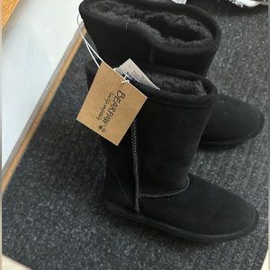 Brand New BEARPAW Boots